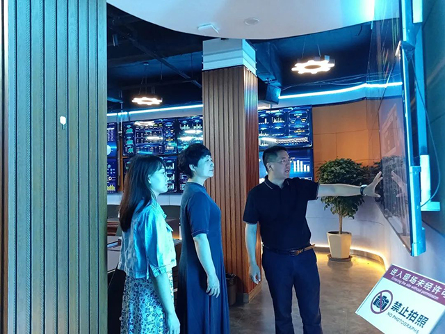 宝坻区总工会领导深入基层，为企业职工送关怀！